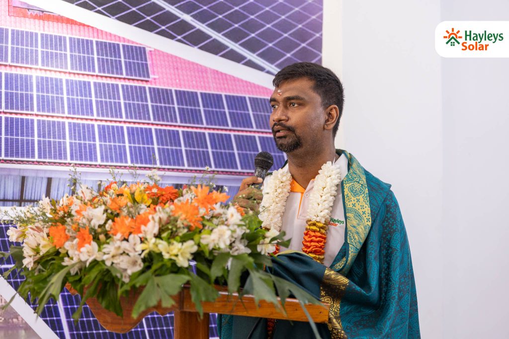 Hayleys Solar Executive Director & CEO Roshane Perera addressing the gathering